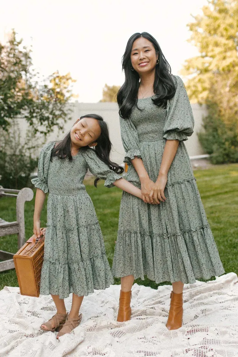 Family Matching Dress Square Neck Collar Bell Sleeve Floral Party Dress for Mother Daughter